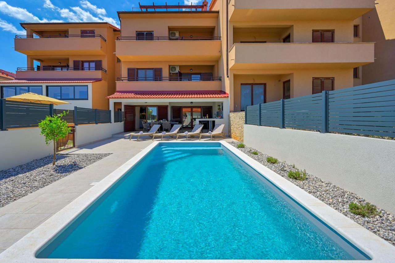 Apartment Zala With Private Pool Liznjan Exterior photo